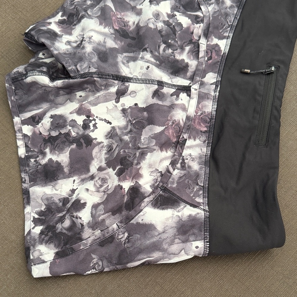 LULULEMON Speed Up Shorts 8 - Picture 11 of 14